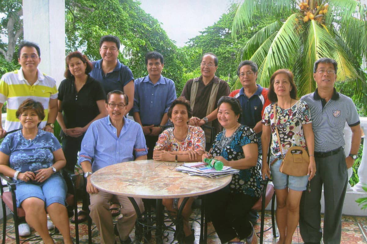 Ramon Orlina (seated, second from left) with his relatives at Casa Gahol.